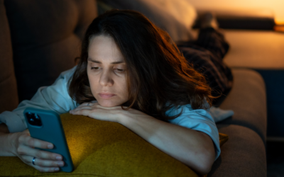 Comment arrêter le doomscrolling ? La lecture, l’antidote naturel au stress