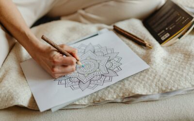 Slow Life : Comment le tricot et le coloriage pour adultes transforment notre santé mentale en 2026