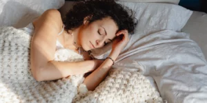 Yoga et sommeil : comment le yoga aide à mieux dormir naturellement