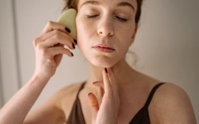 Guide du gua sha : bienfaits, contre‑indications et mode d’emploi