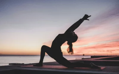 5 postures yoga pour retrouver l’ancrage et calmer le mental