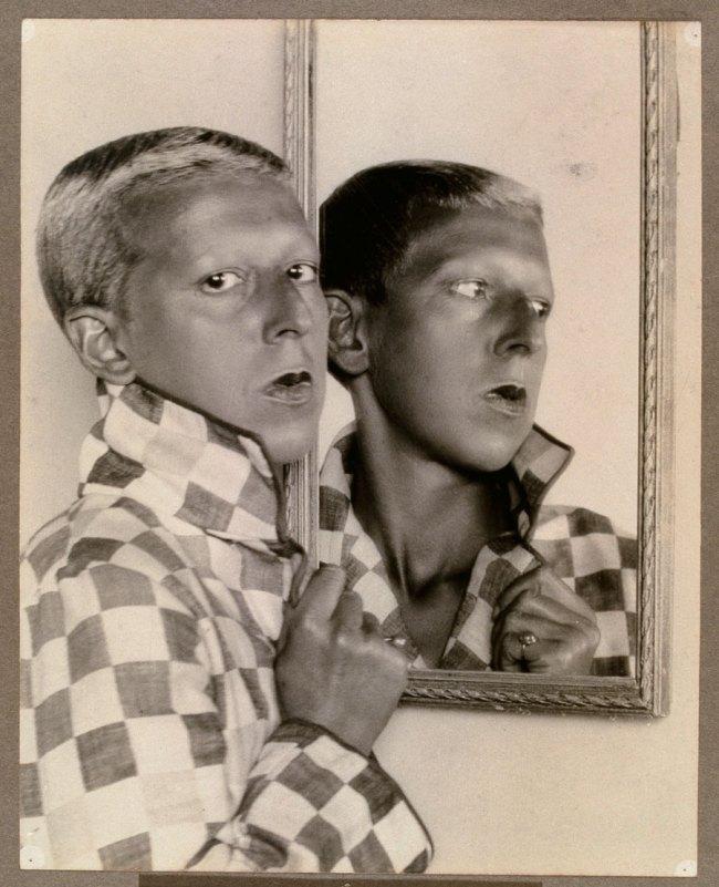 Claude Cahun Self-portrait (as a dandy head and shoulders)Art Blart _ art and cultural memory archive
